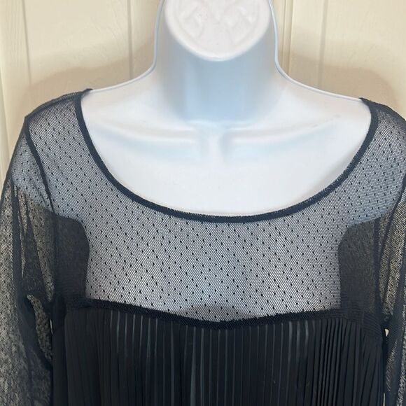 BCBG Generation Top Medium Black Scoop Neck Sheer Pleated Raw Hem Long Sleeve - Picture 4 of 11